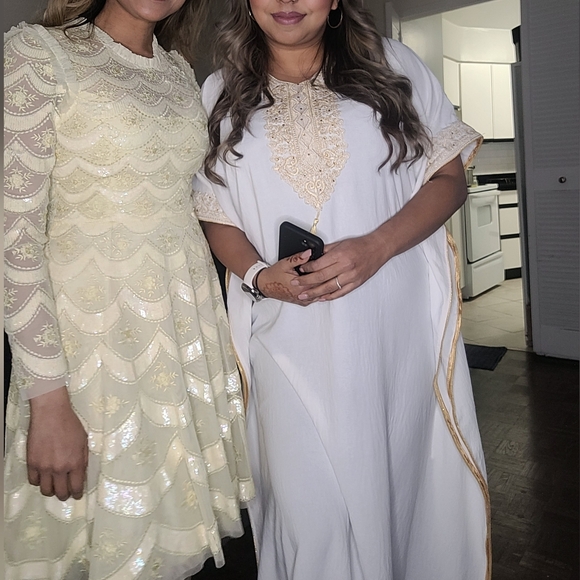 Needle & Thread Yellow sequence - Picture 3 of 7